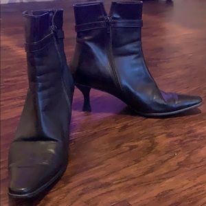 VANELi black booties